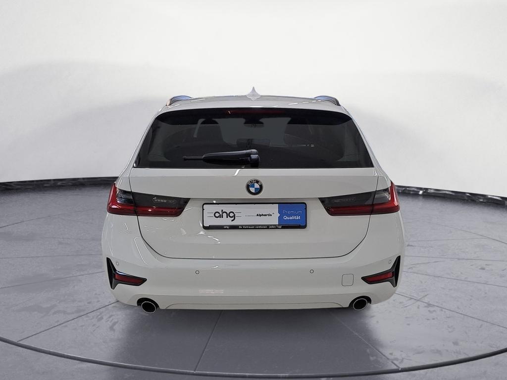 BMW 318 2022
