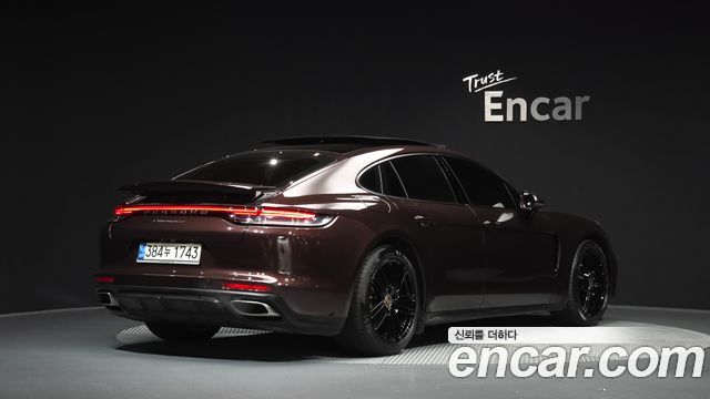 Porsche Panamera 2021