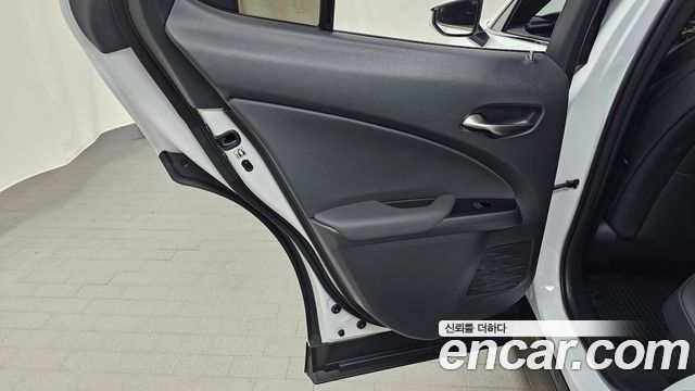 Lexus UX 2025