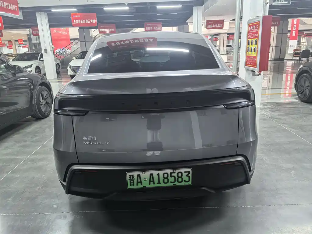 Tesla Model Y 2025