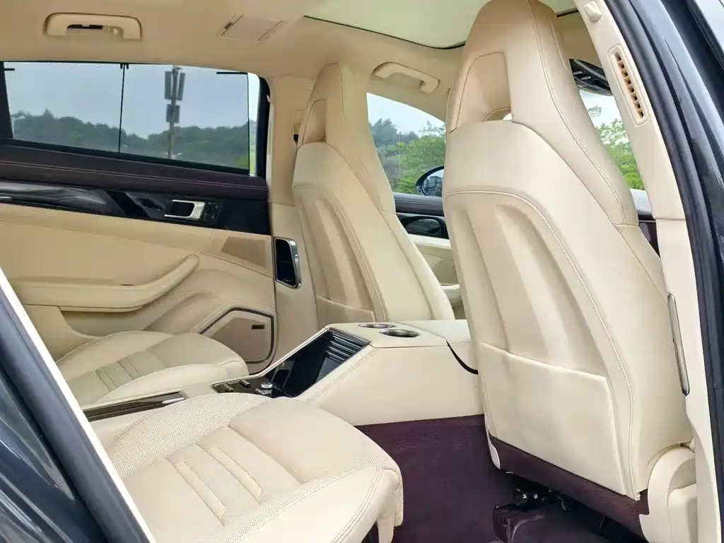 Porsche Panamera 2021
