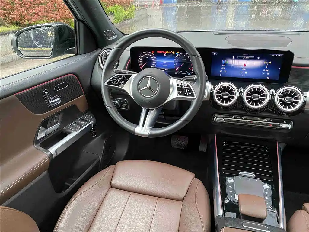 Mercedes-Benz GLB 2023
