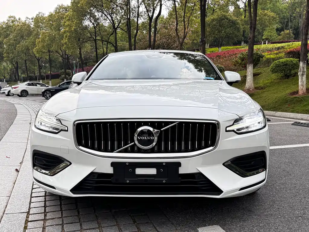 Volvo S60 2023