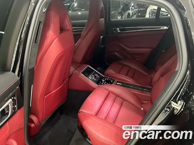 Porsche Panamera 2021