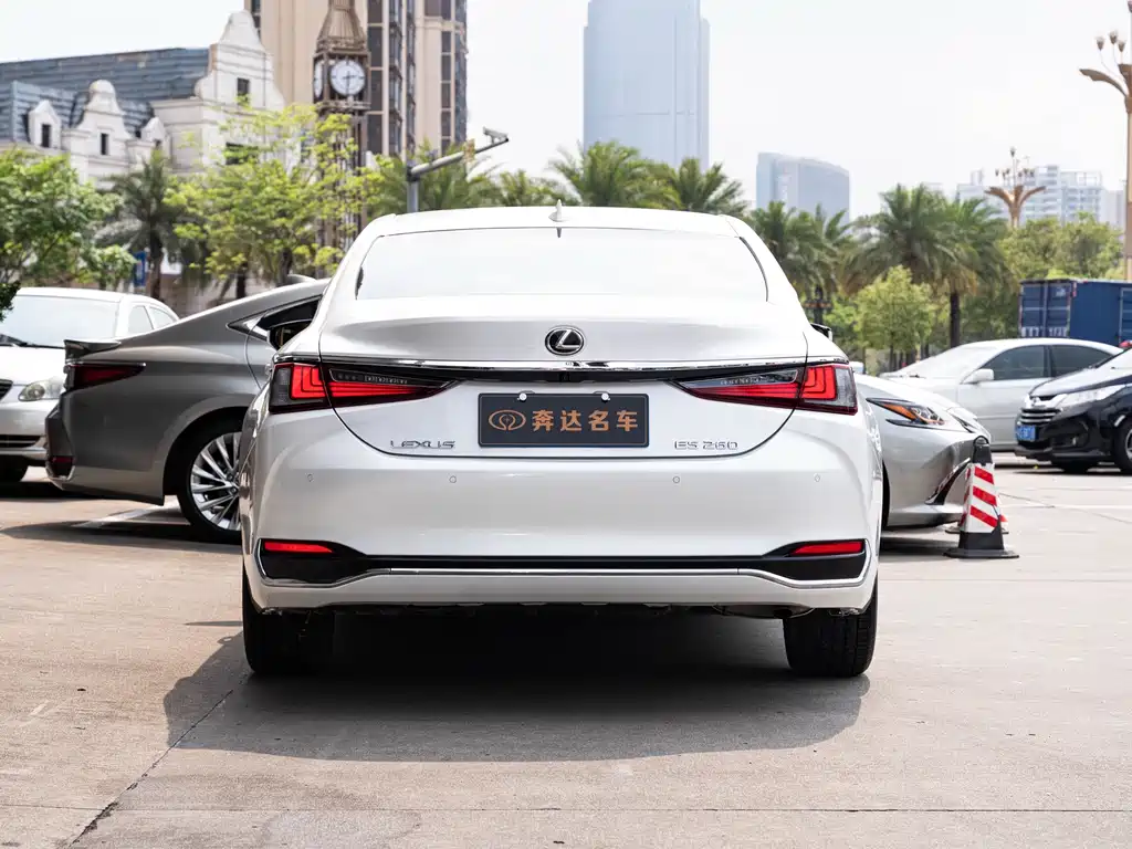 Lexus ES 2024