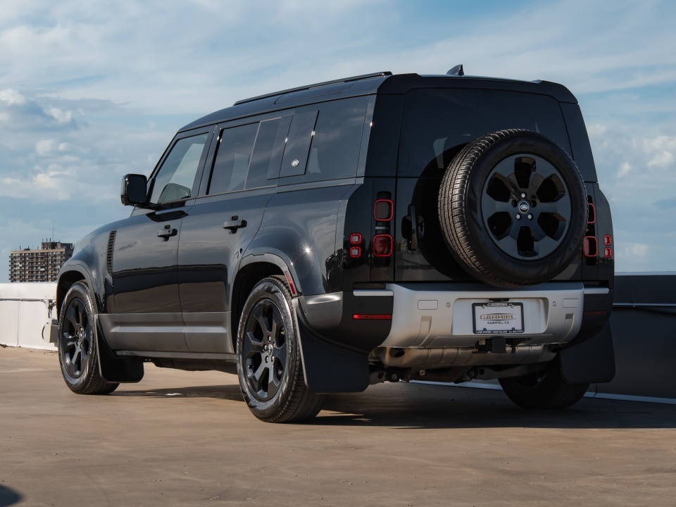 Land Rover Defender 2024
