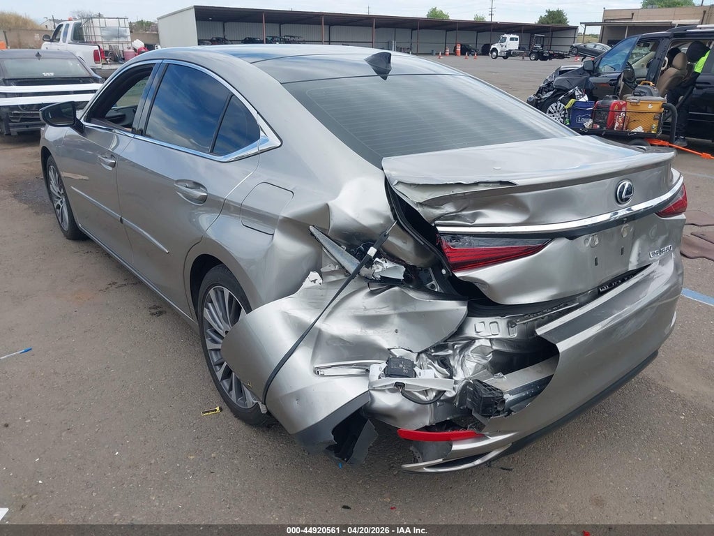 Lexus ES 2021