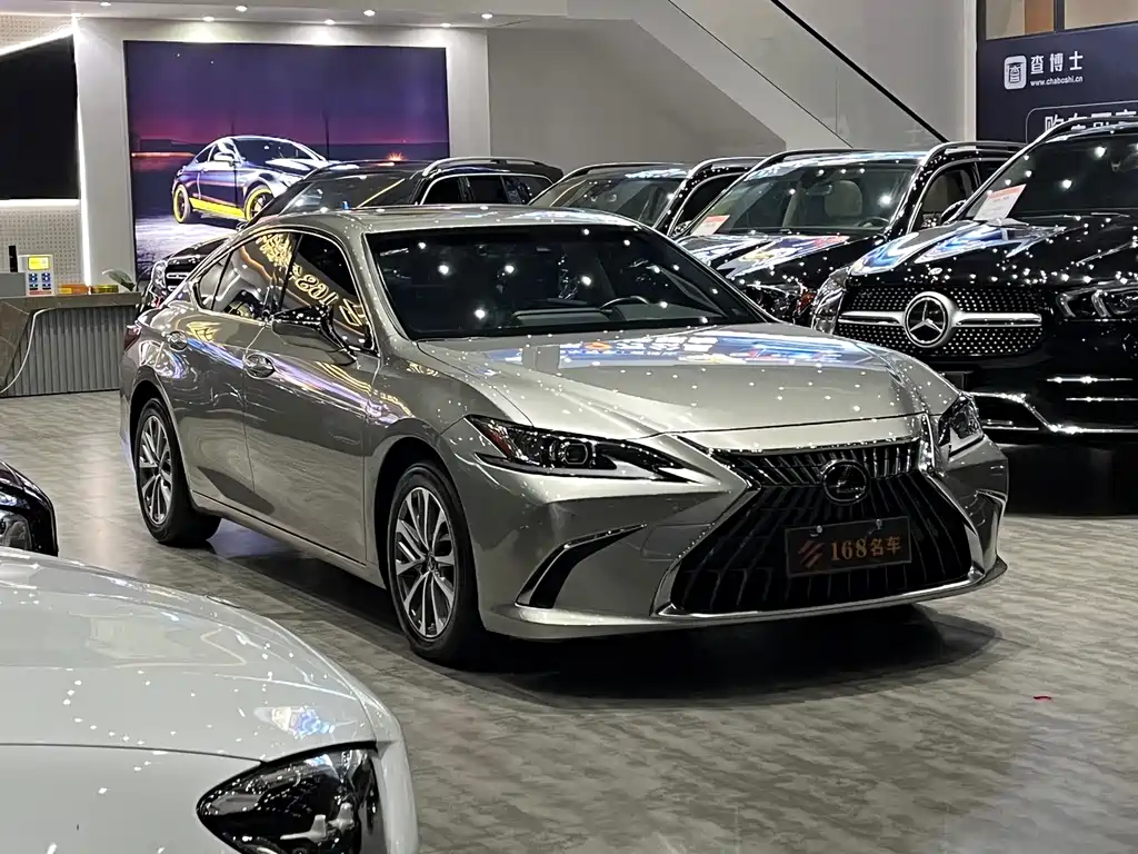 Lexus ES 2022