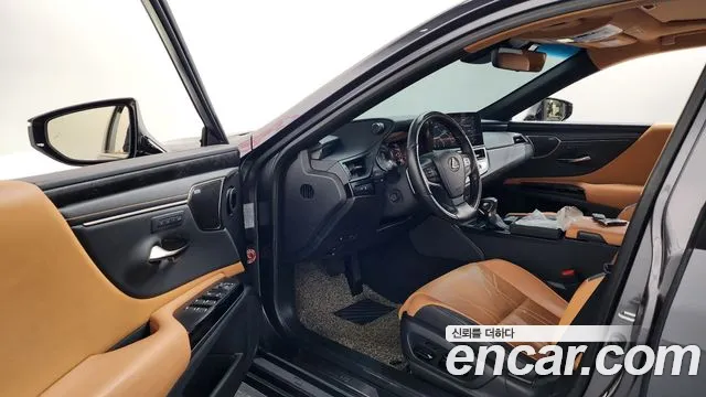 Lexus ES 2022