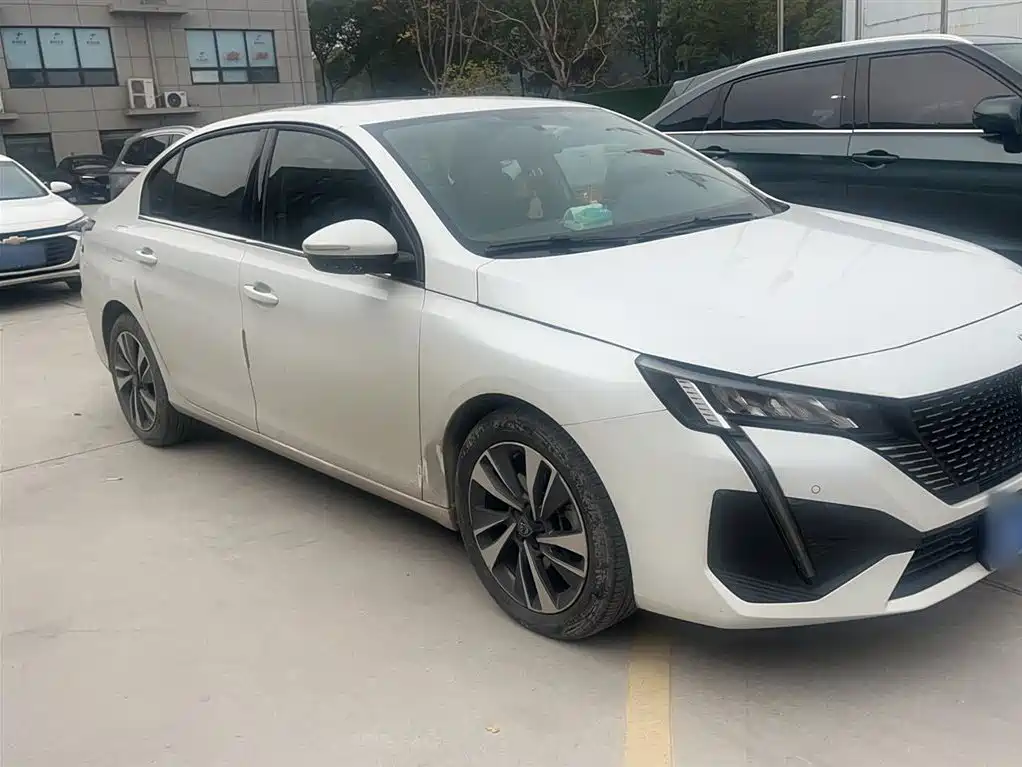 Peugeot 408 2023