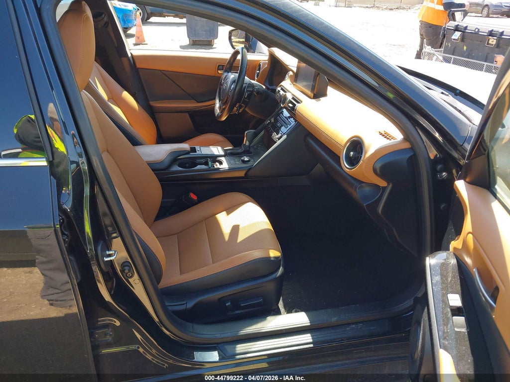 Lexus IS 300 2021