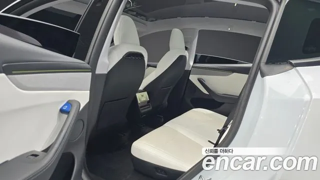 Tesla Model Y 2025