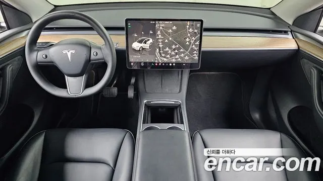 Tesla Model Y 2024