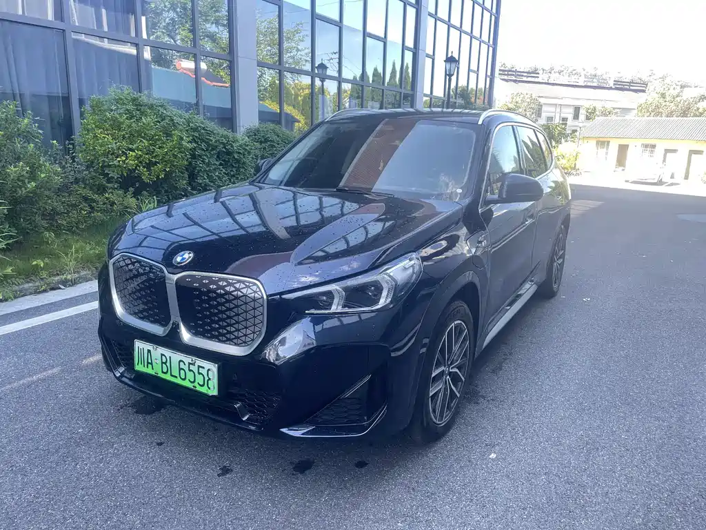 BMW iX1 2024