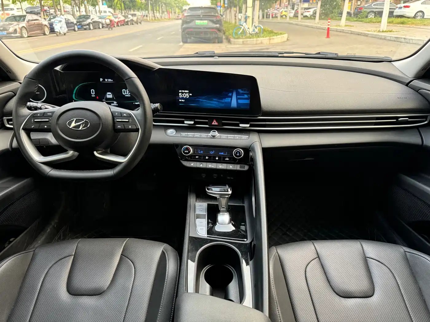 Hyundai Elantra 2023