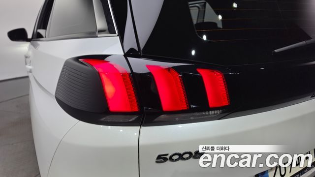 Peugeot 5008 2021