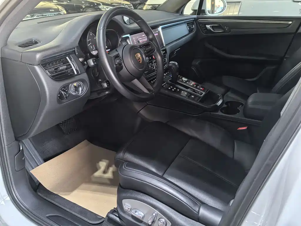 Porsche Macan 2025