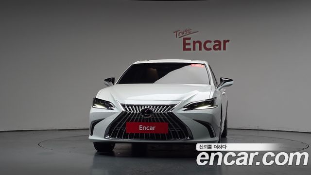 Lexus ES 2025