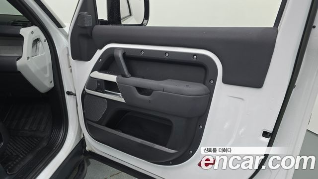 Land Rover Defender 2022