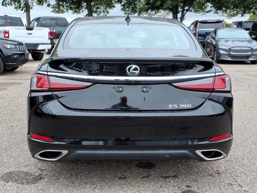 Lexus ES 2021