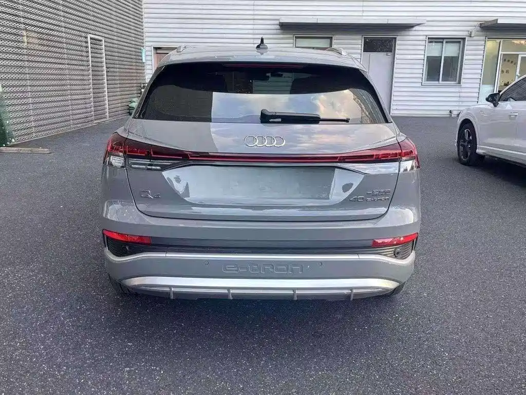 Audi Q4 e-tron 2024