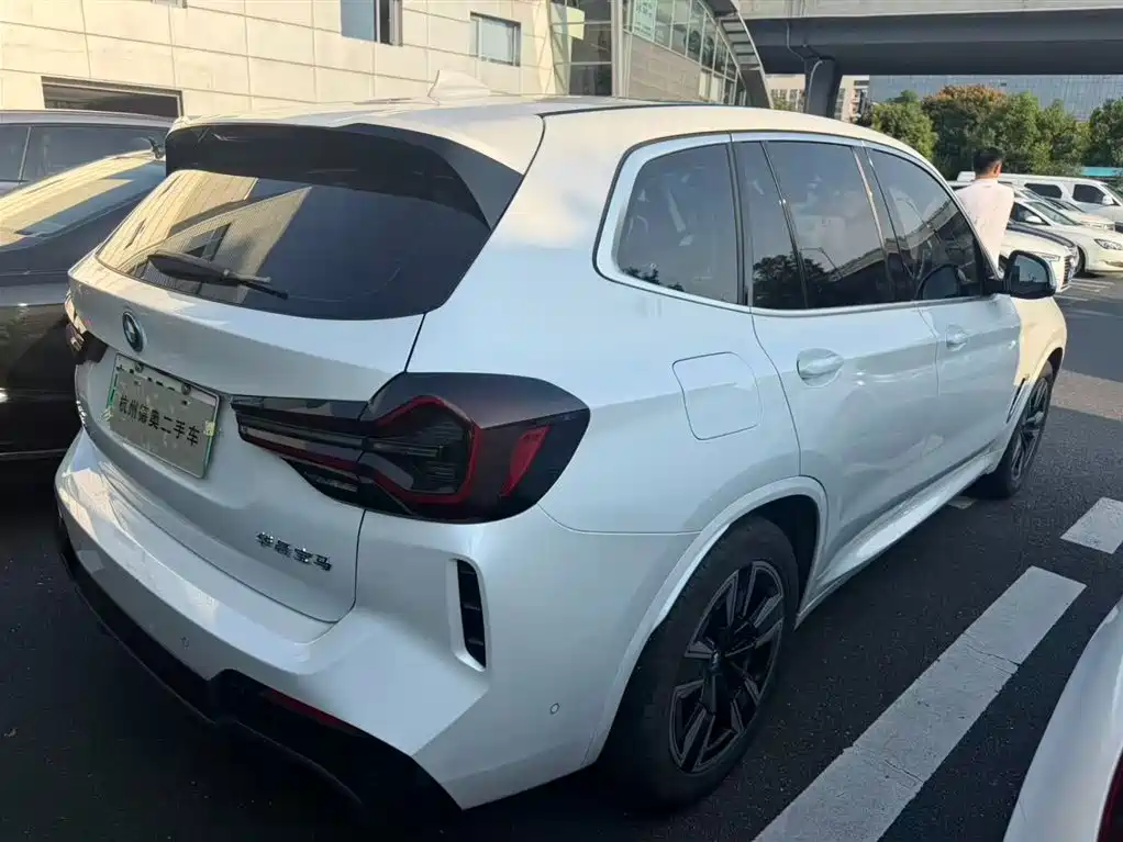 BMW iX3 2023