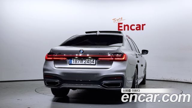 BMW 7 серии 2021