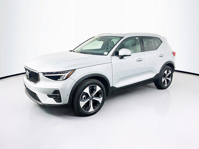 Volvo XC40 2025