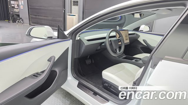 Tesla Model 3 2024