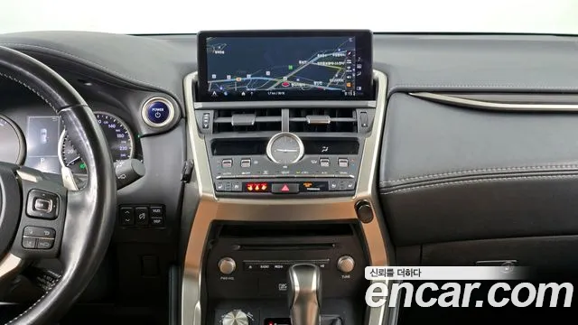 Lexus NX 2021