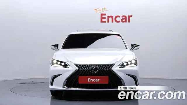 Lexus ES 2024
