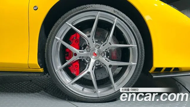 Ferrari F8 2021