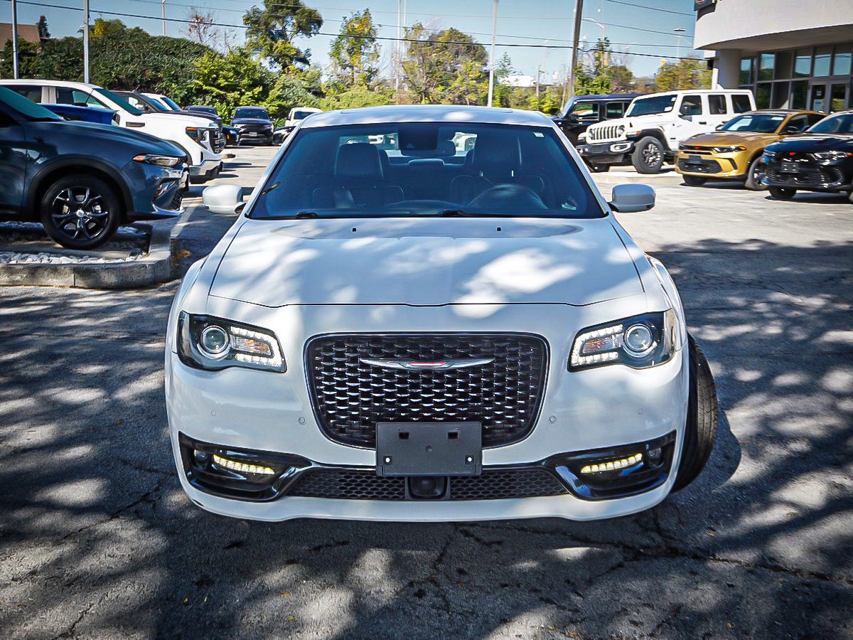 Chrysler 300 2023