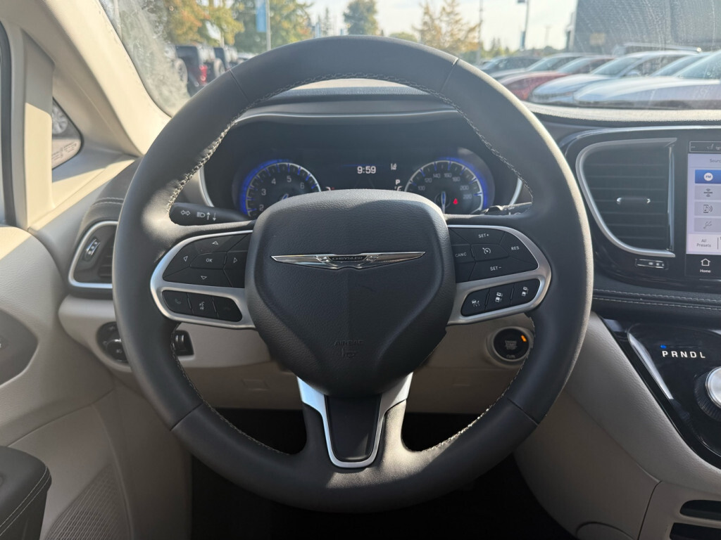 Chrysler Pacifica 2023