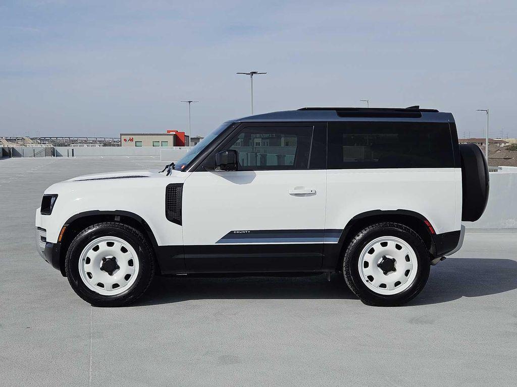 Land Rover Defender 2025