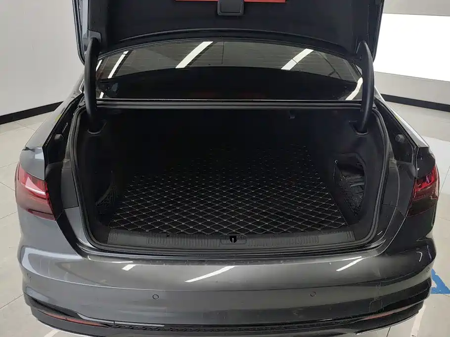 Audi A4 2023