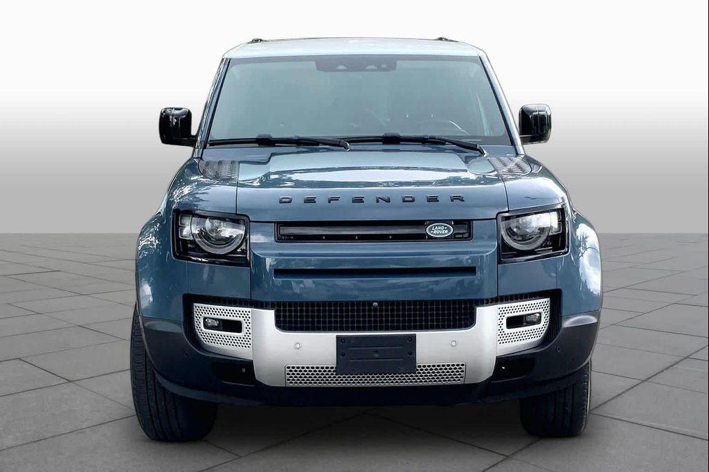 Land Rover Defender 2024