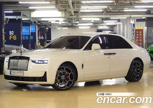 Rolls-Royce Ghost 2025