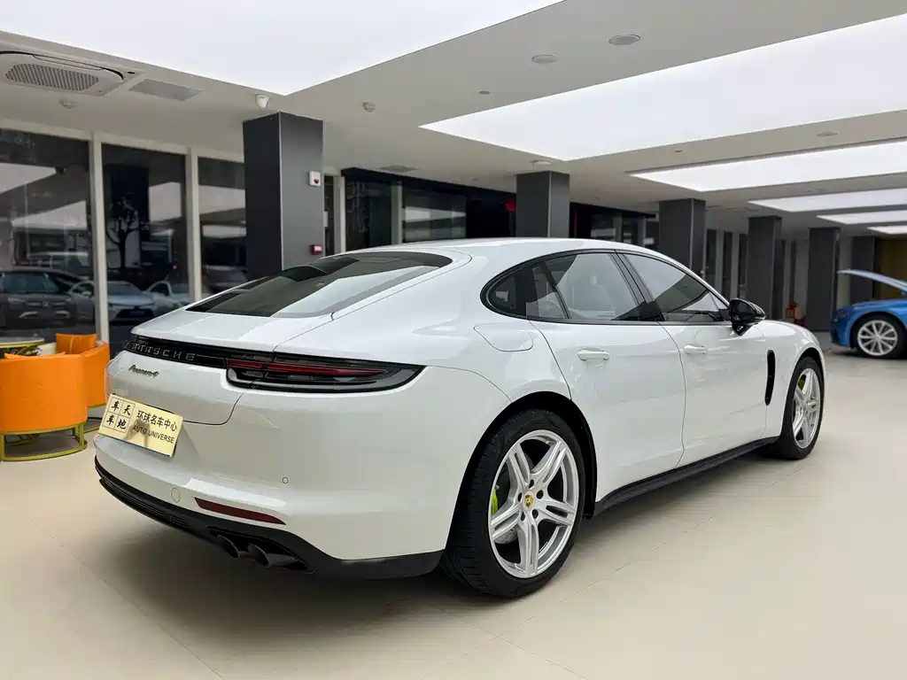 Porsche Panamera 2021