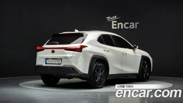 Lexus UX 2024