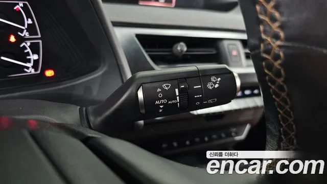 Lexus UX 2021
