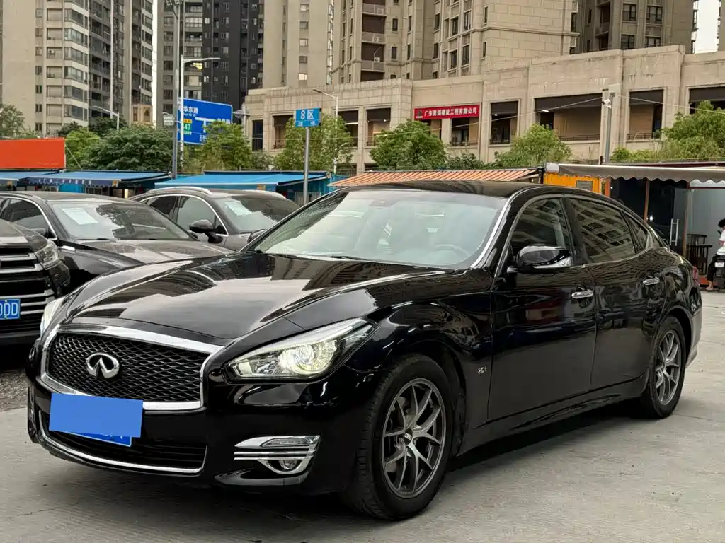 Infiniti Q70 2020