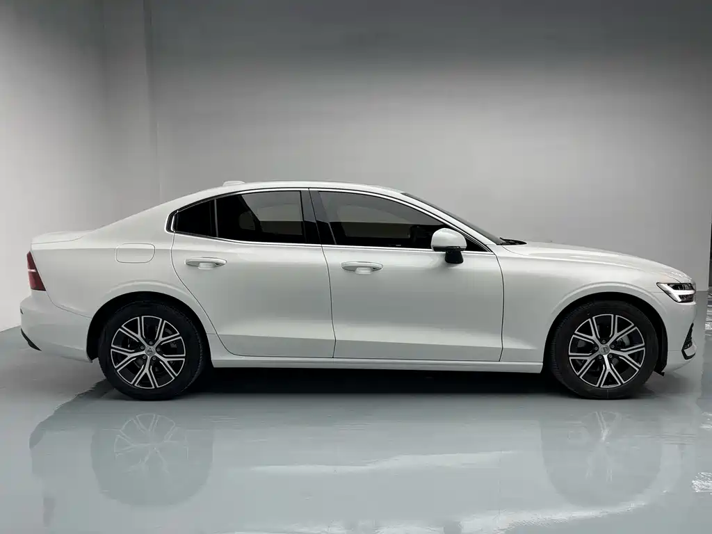 Volvo S60 2024