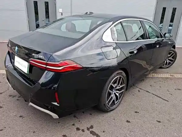 BMW i5 2025