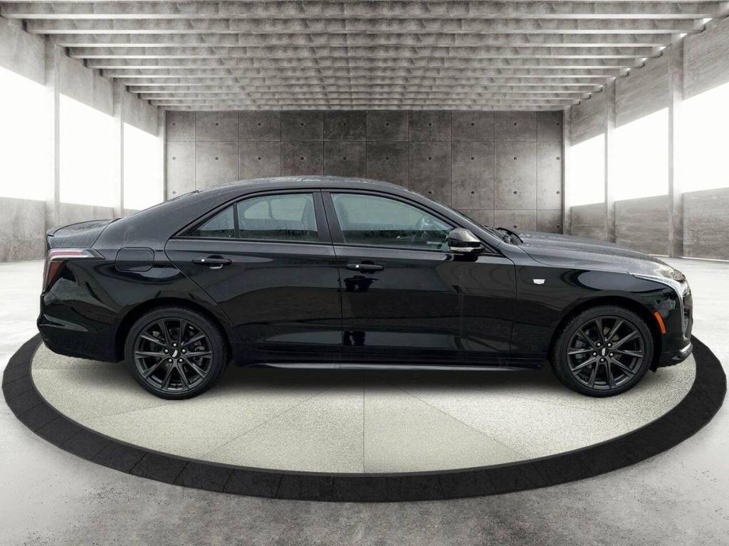 Cadillac CT4 2025