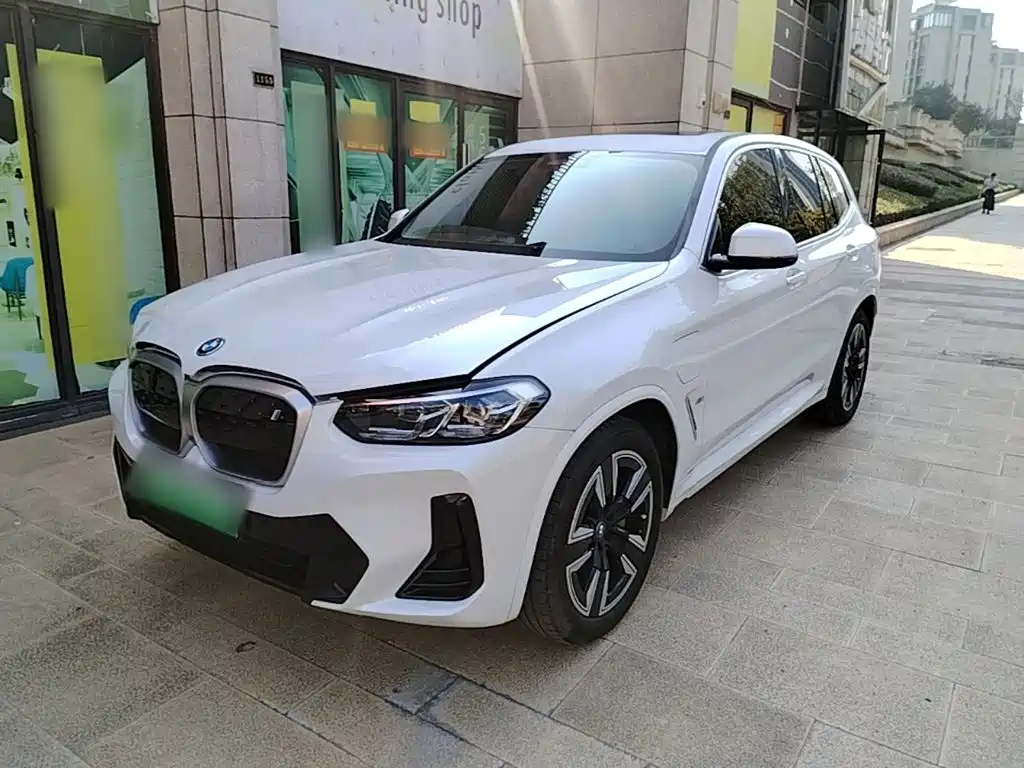 BMW iX3 2025
