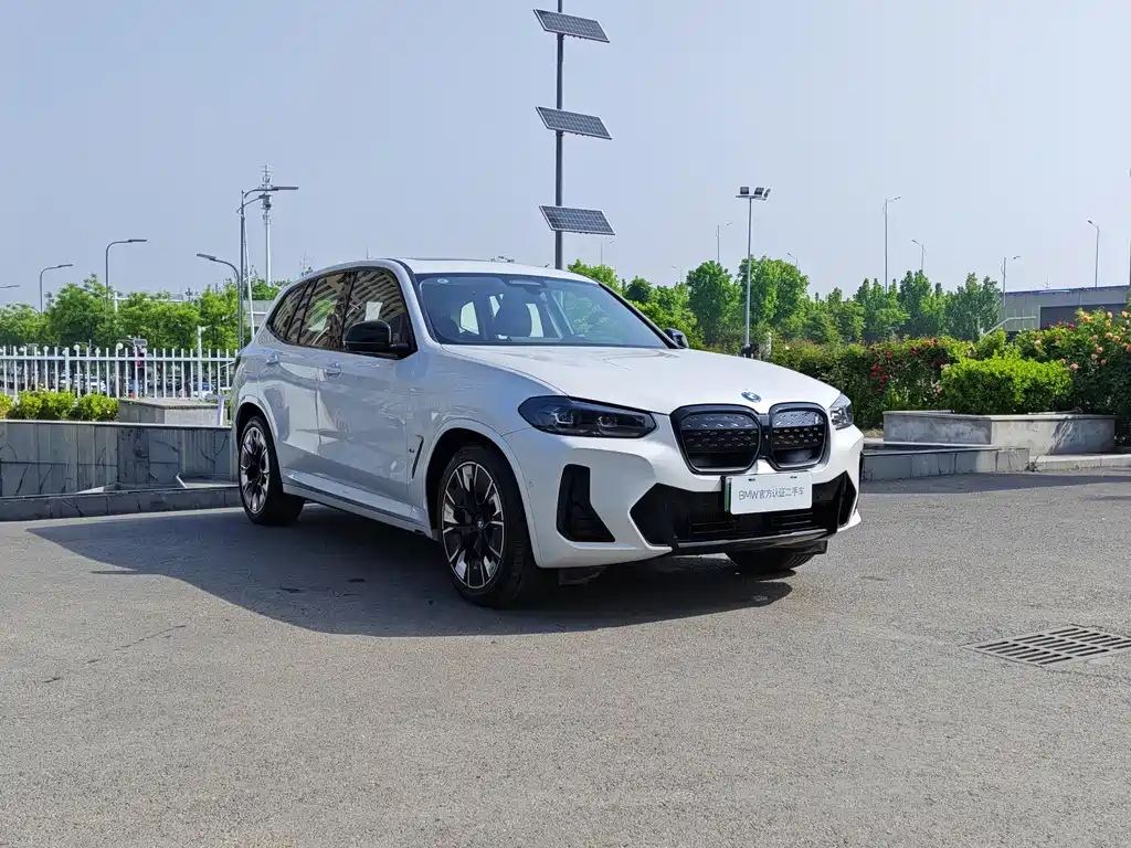 BMW iX3 2023