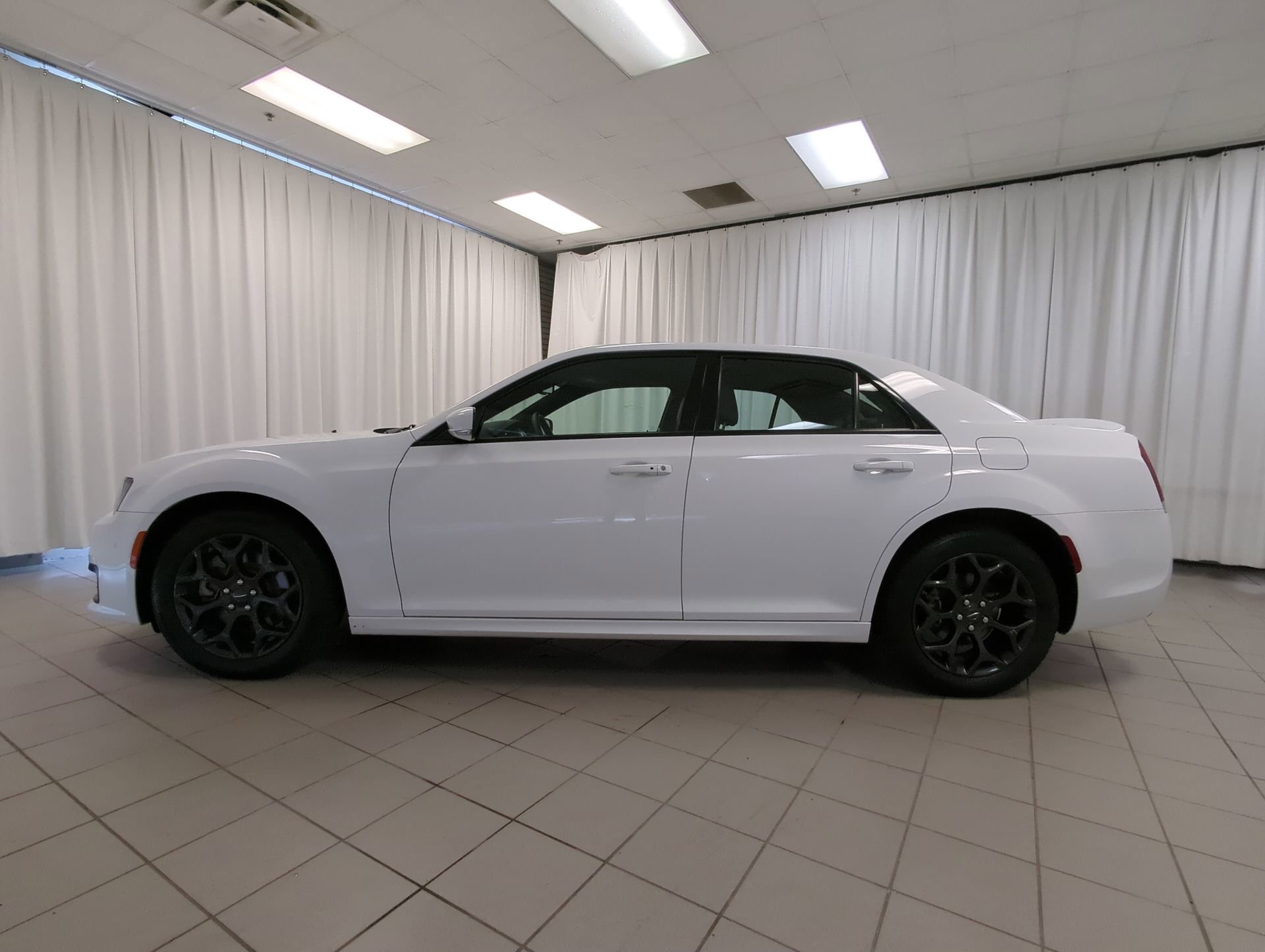 Chrysler 300 2023