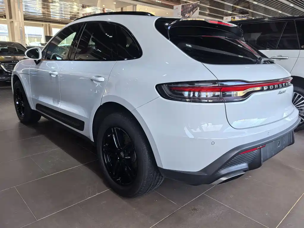 Porsche Macan 2025