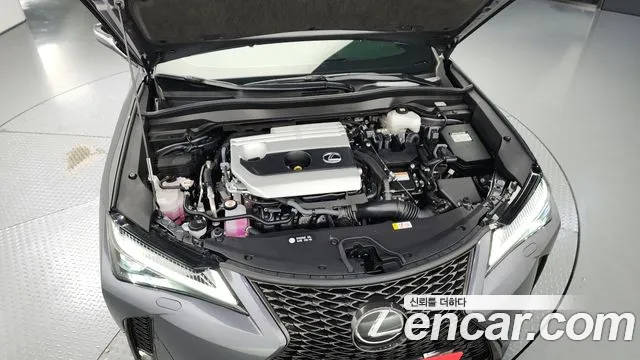 Lexus UX 2024
